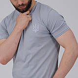 Футболка чоловіча сіра з V-вирізом "Тризуб" сіра вишивка, фото 5