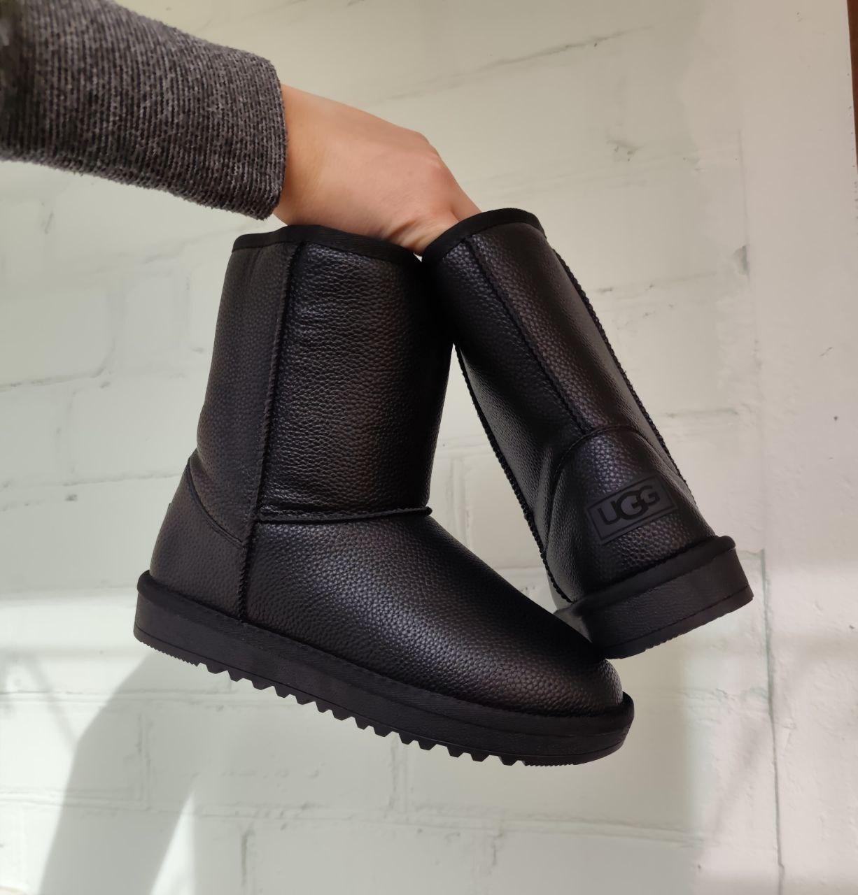Уги ЧОРНІ з натуральної шкіри високі з лейбл Ugg чобітки теплі жіночі зима