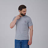 Футб сіра чоловіча з V-вирізом "Тризуб" темно-сіра вишивка, фото 3