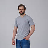 Футб сіра чоловіча з V-вирізом "Тризуб" темно-сіра вишивка, фото 5