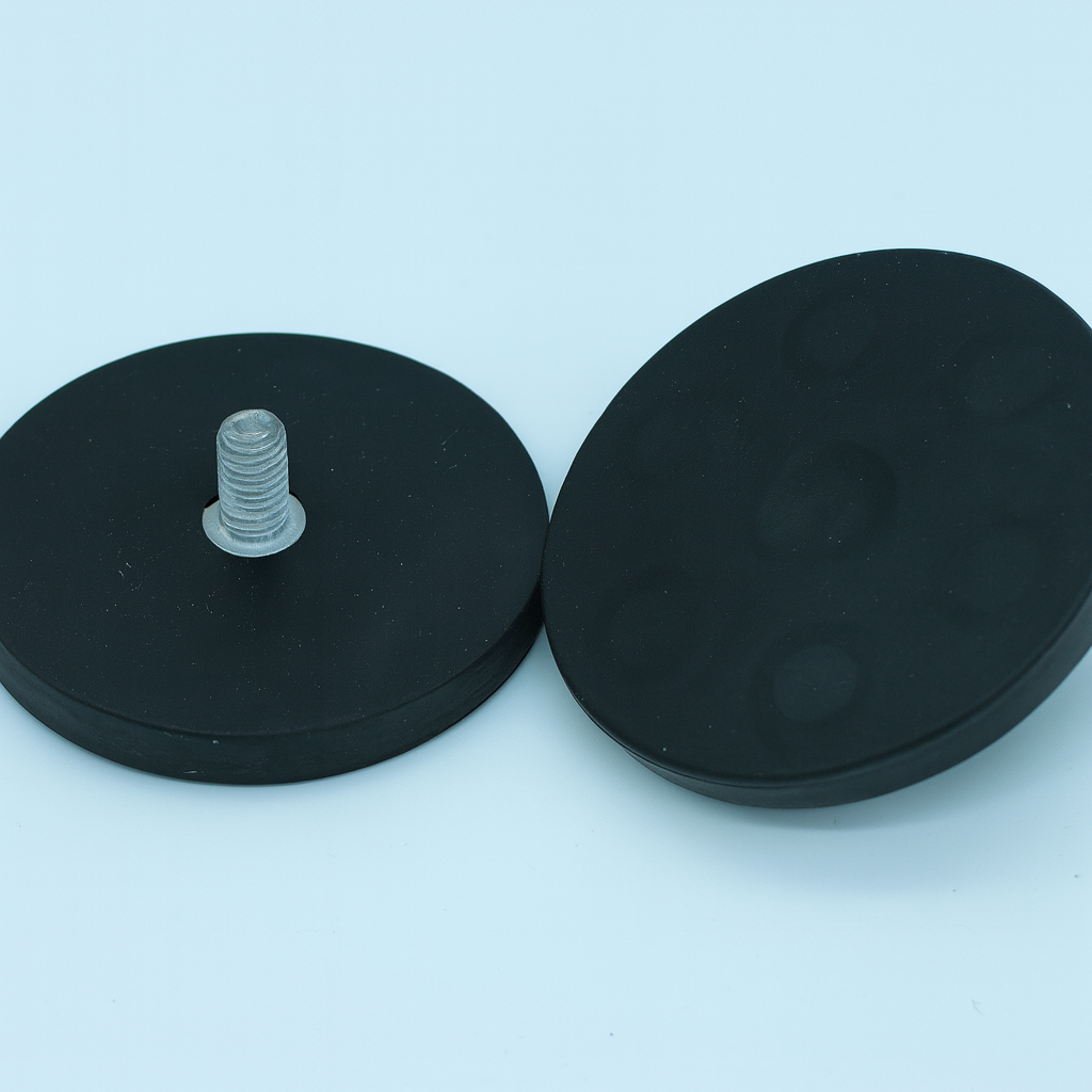 Магніт D66 неодимовий в гумовій оболонці з болтом M8, фото 1