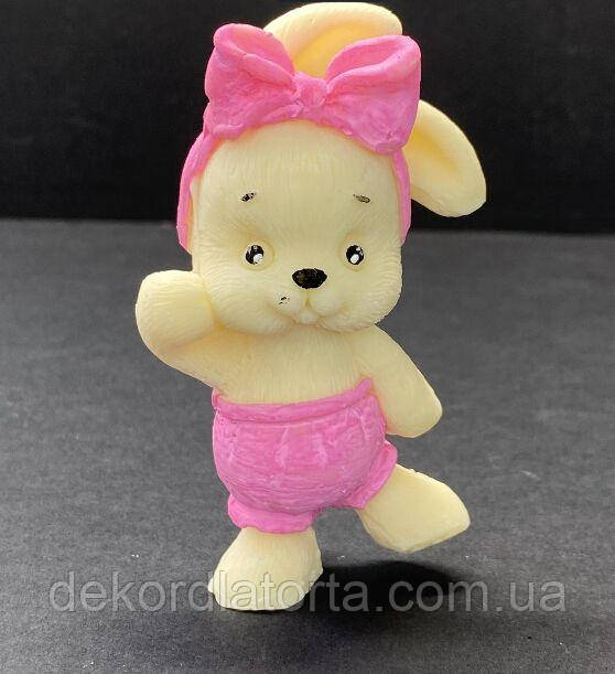 Шоколадна фігурка Зайка з бантом рожевим