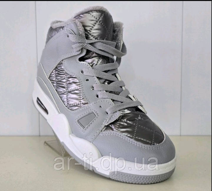 Кросівки жіночі зимові 36,38 розміру