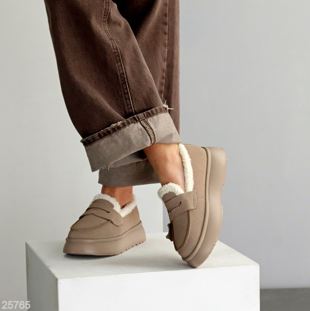 Трендові коричневі уги автоледі на високій підошві, коричневі угаледі уги, низькі уги на високій підошві, фото 1