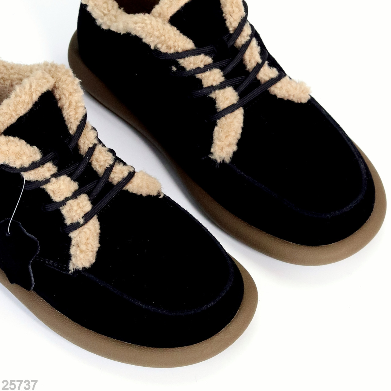 Стильні зимові низькі замшеві черевики з бежевою опушкою, фото 1