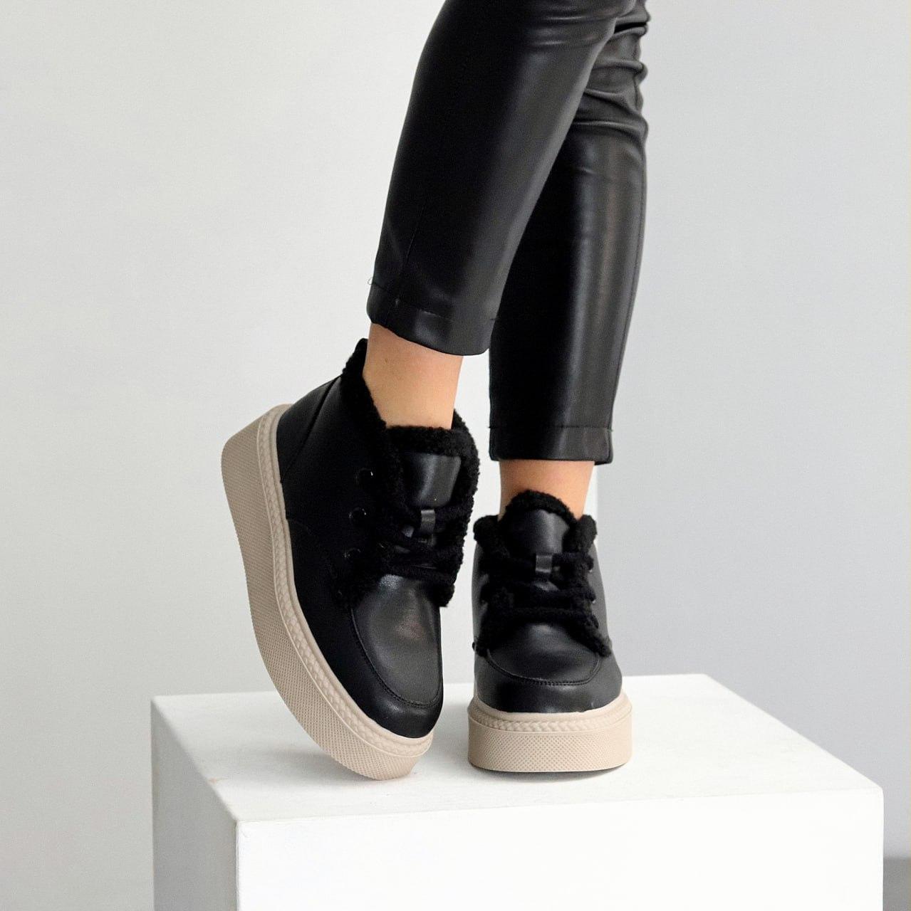 Жіночі зимові черевики на шнурівці чорні на бежевій підошві натуральна шкіра, фото 1