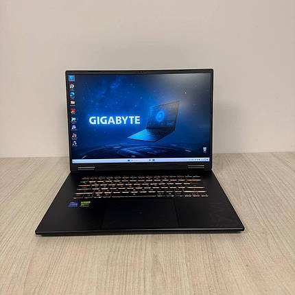 Б/в Ігровий ноутбук Gigabyte Gaming A16 CVH 16" 2560x1600| i7-13620H| 32GB RAM| 1000GB SSD NVMe| RTX 5060 8GB, фото 1
