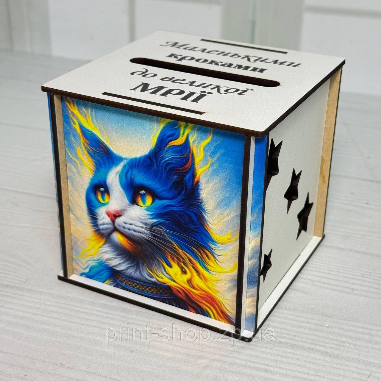 Копілка на мрію з дерева куб "Котик патріот" Розмір 10.5*10.5 см, фото 1