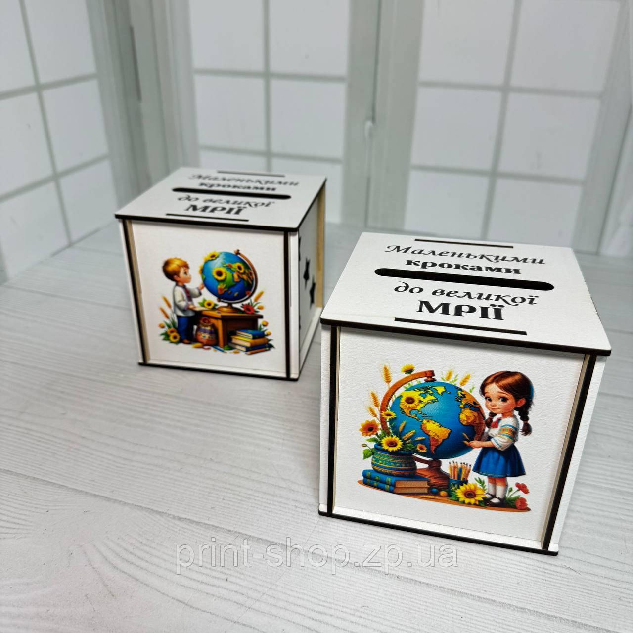 Копілка на мрію з дерева куб "Школярик" Розмір 10.5*10.5 см ціна за шт, фото 1