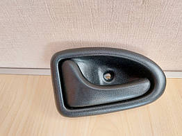 Ручка передніх лівих дверей внутрішня Renault Trafic 2, Opel Vivaro A (2000-2014), 8200641924