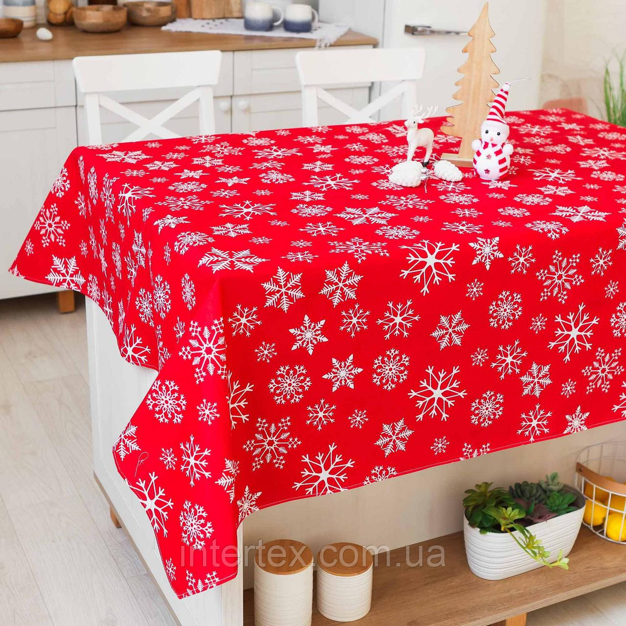 Скатертина бавовняна "Сніжинки білі (на червоному)" 1.1м х 1.5м, фото 1
