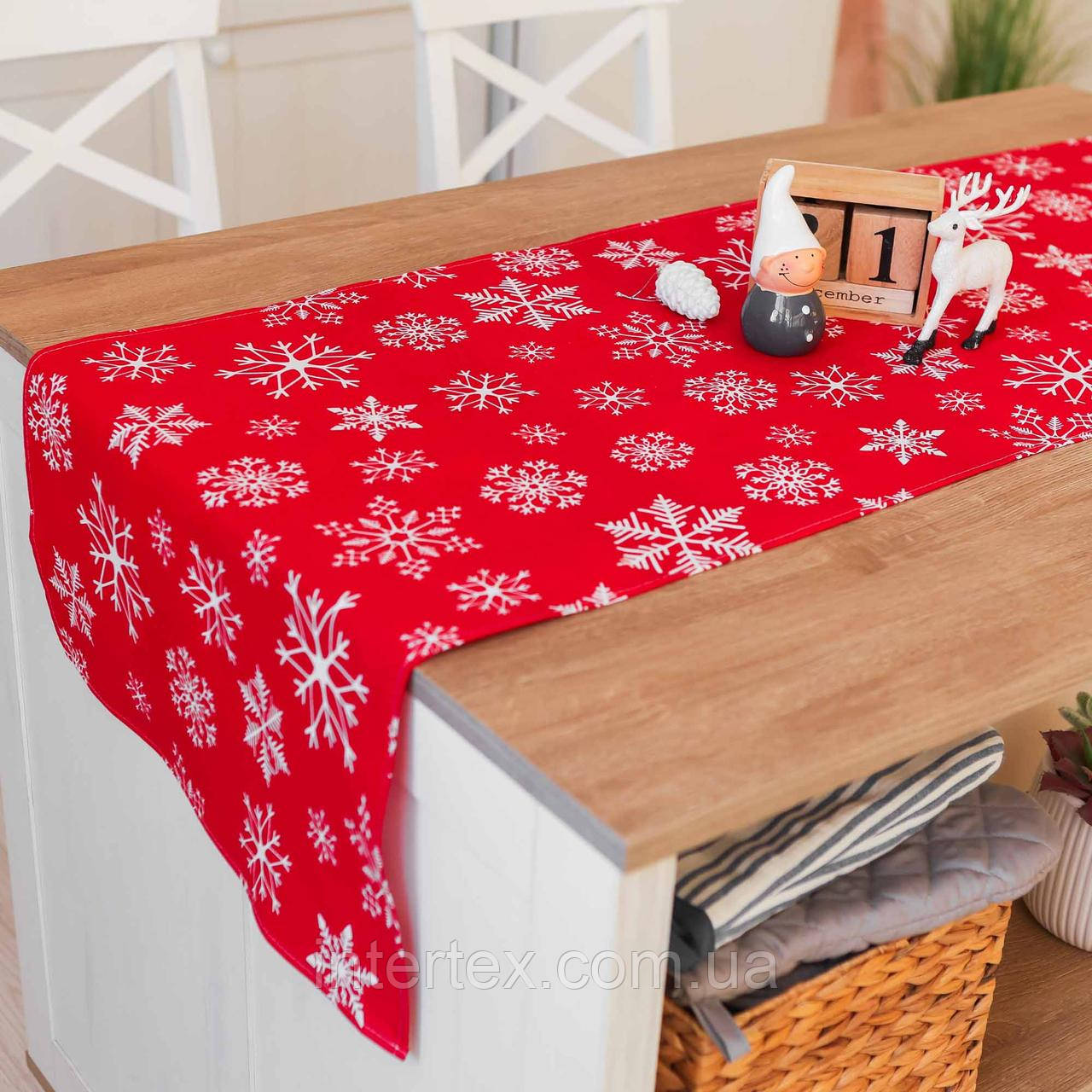 Новорічна скатертина-доріжка (раннер) "Сніжинки білі (на червоному)" 140х47см, фото 1