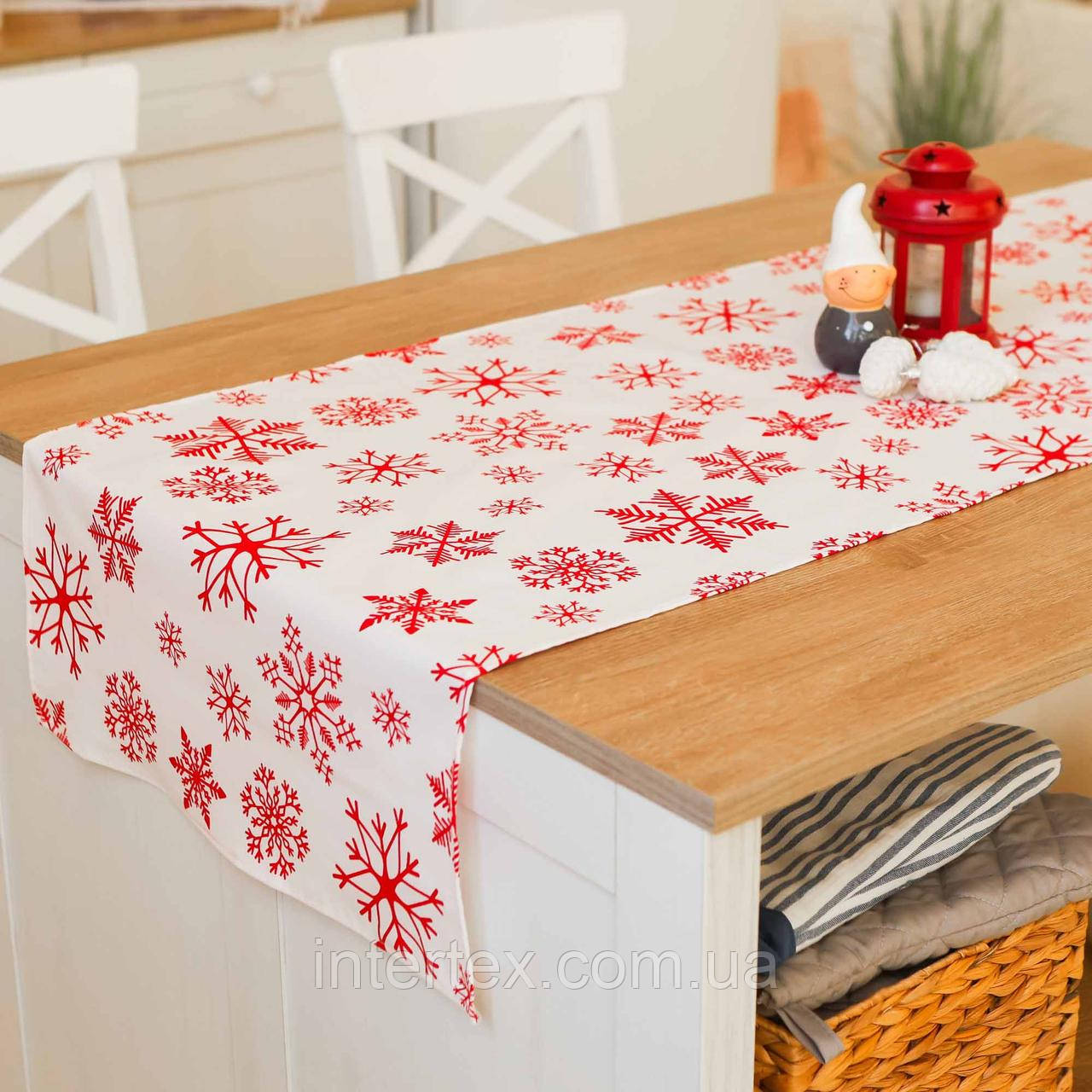 Новорічна скатертина-доріжка (раннер) "Сніжинки червоні (на білому)" 140х47см, фото 1