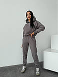 Теплий жіночий костюм на флісі укорочене худі з капюшоном та штани джогери S, M, L, фото 3