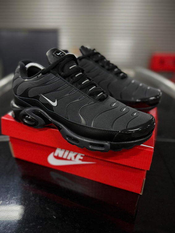 ТЕРМО кросівки Nike Air Max Tn Plus Black чорно-сірі чоловічі зимові Найк Аір Макс Плюс ТН теплі осінь зима, фото 1