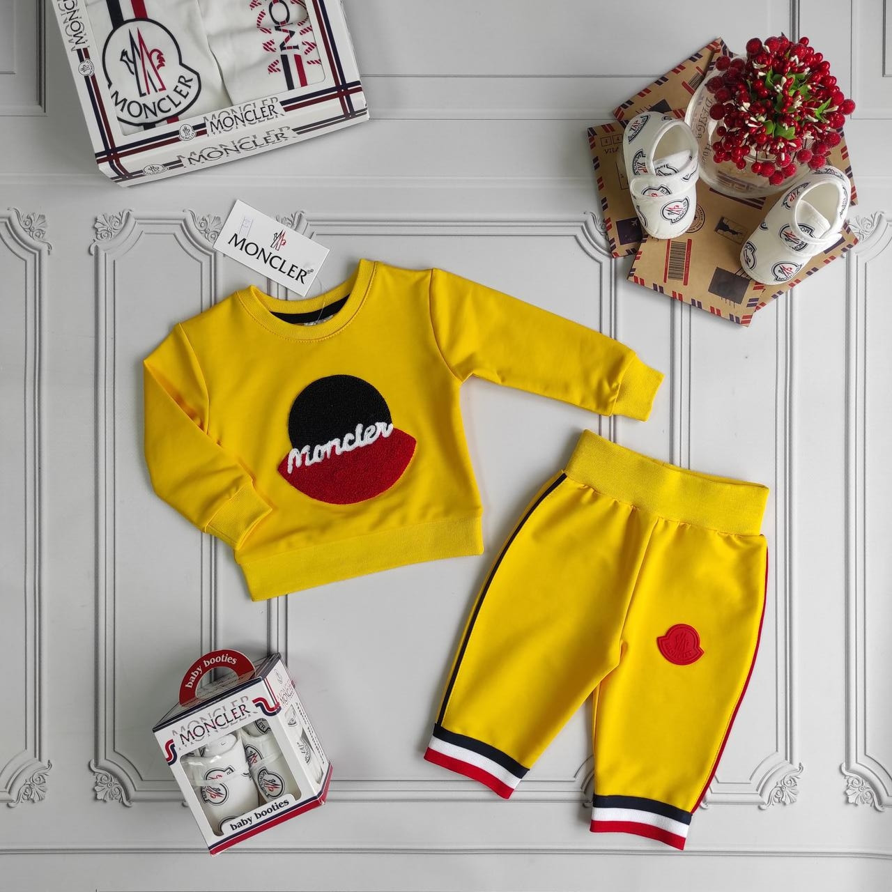 Дитячий жовтий прогулянковий костюм для новонароджених