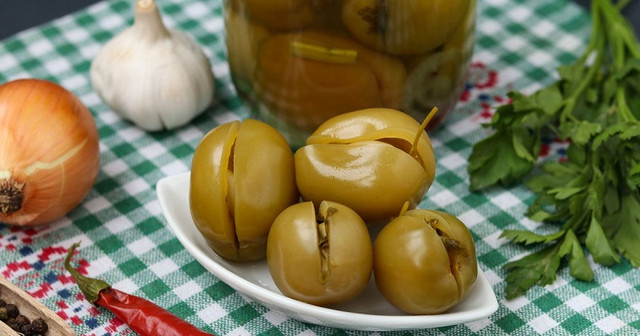 Класичний рецепт квашених зелених помідорів помідори, зелені помідори, використання зелених помідорів, квашені зелені помідори, рецепти квашених зелених помідорів