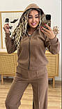 Кавовий теплий жіночий костюм на змійці з капюшоном зі щільного трикотажу, фото 6