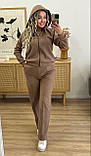 Кавовий теплий жіночий костюм на змійці з капюшоном зі щільного трикотажу, фото 8