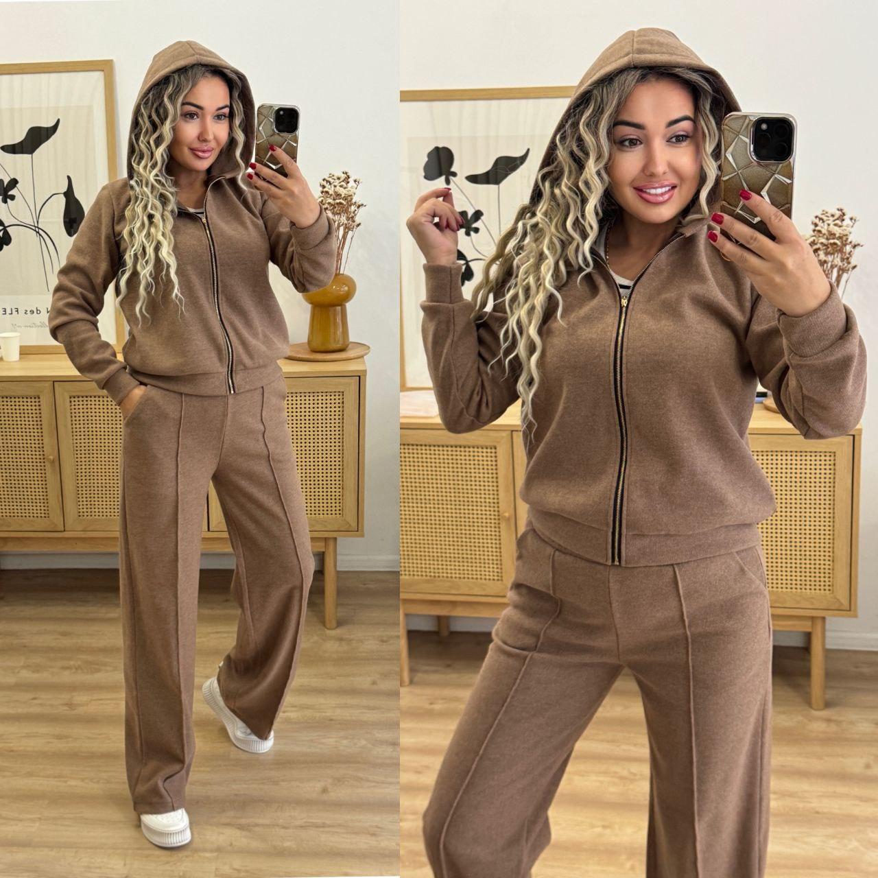 Кавовий теплий жіночий костюм на змійці з капюшоном зі щільного трикотажу, фото 1
