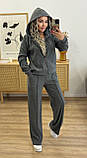 Сірий теплий жіночий костюм на змійці з капюшоном зі щільного трикотажу, фото 5