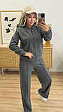 Сірий теплий жіночий костюм на змійці з капюшоном зі щільного трикотажу, фото 6