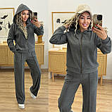 Сірий теплий жіночий костюм на змійці з капюшоном зі щільного трикотажу, фото 2