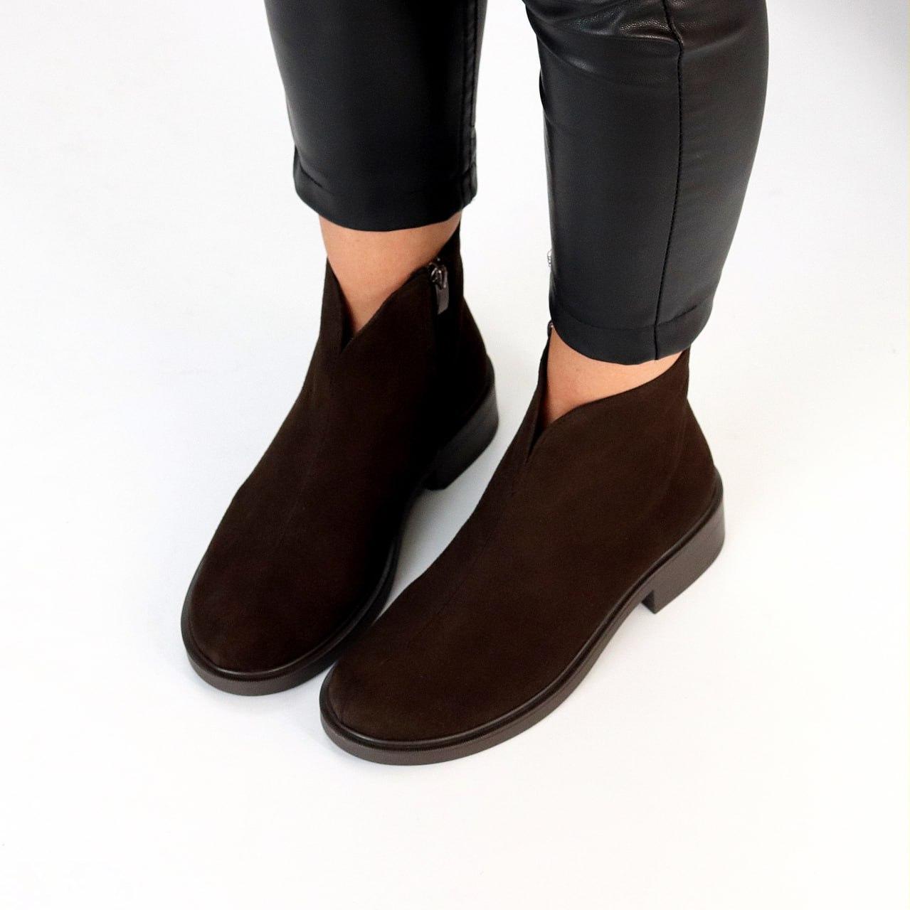 Жіночі замшеві черевики зимові класичні на блискавці коричневі натуральна замша