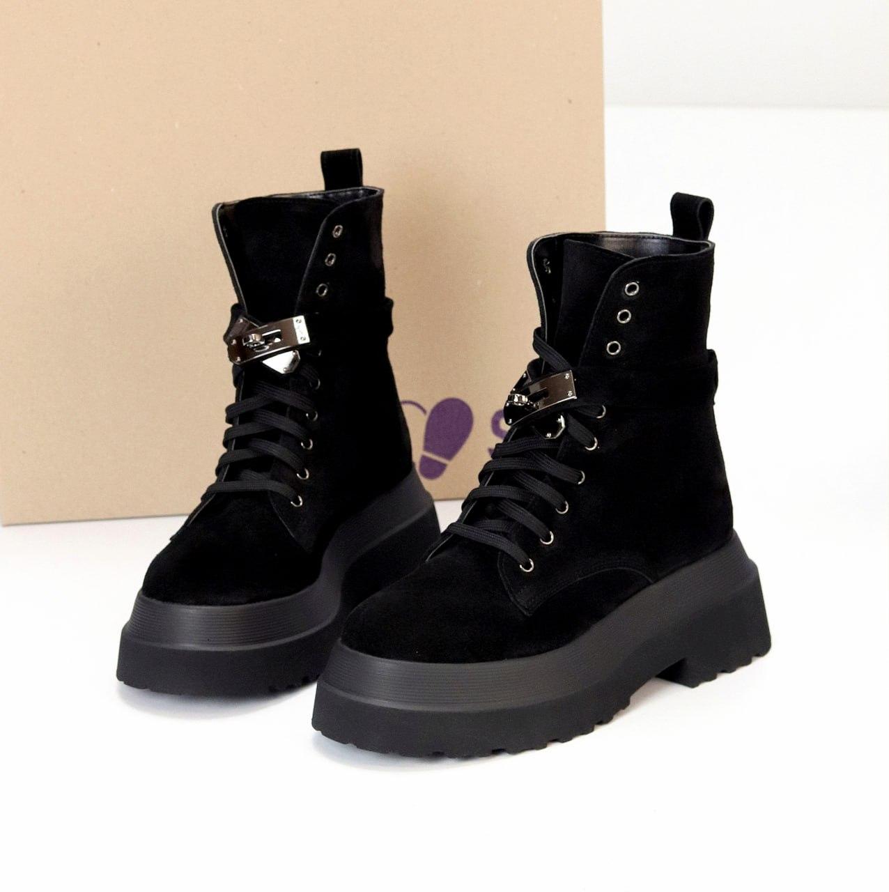 Жіночі зимові черевики на масивній підошві молодіжні чорні натуральна замша