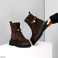 Круті високі шоколадні черевики із ремінцем натуральна замша зима