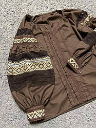 Вишиванка “Карамельна осінь”

Теплий кавовий відтінок, поєднаний із золотисто-коричневою вишивкою, створює відчуття затишку. Сорочка ручної роботи для ніжних і гармонійних жінок.
➡ Ідеальний варіант для осінніх свят і сімейних зустрічей.