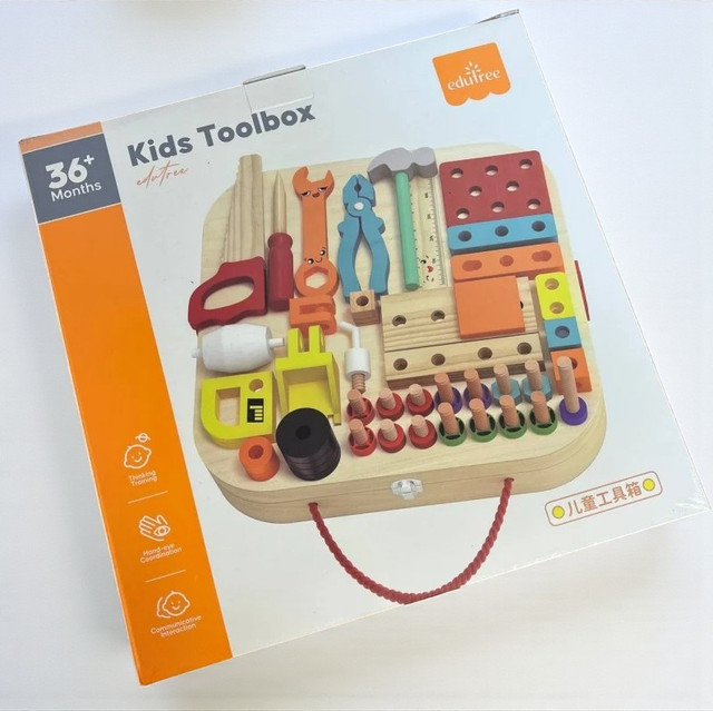 Дерев'яний набір інструментів для дітей у розкладеному кейсі