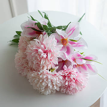 Букет-композиція з хризантем та магнолій рожевий | В-65 см |