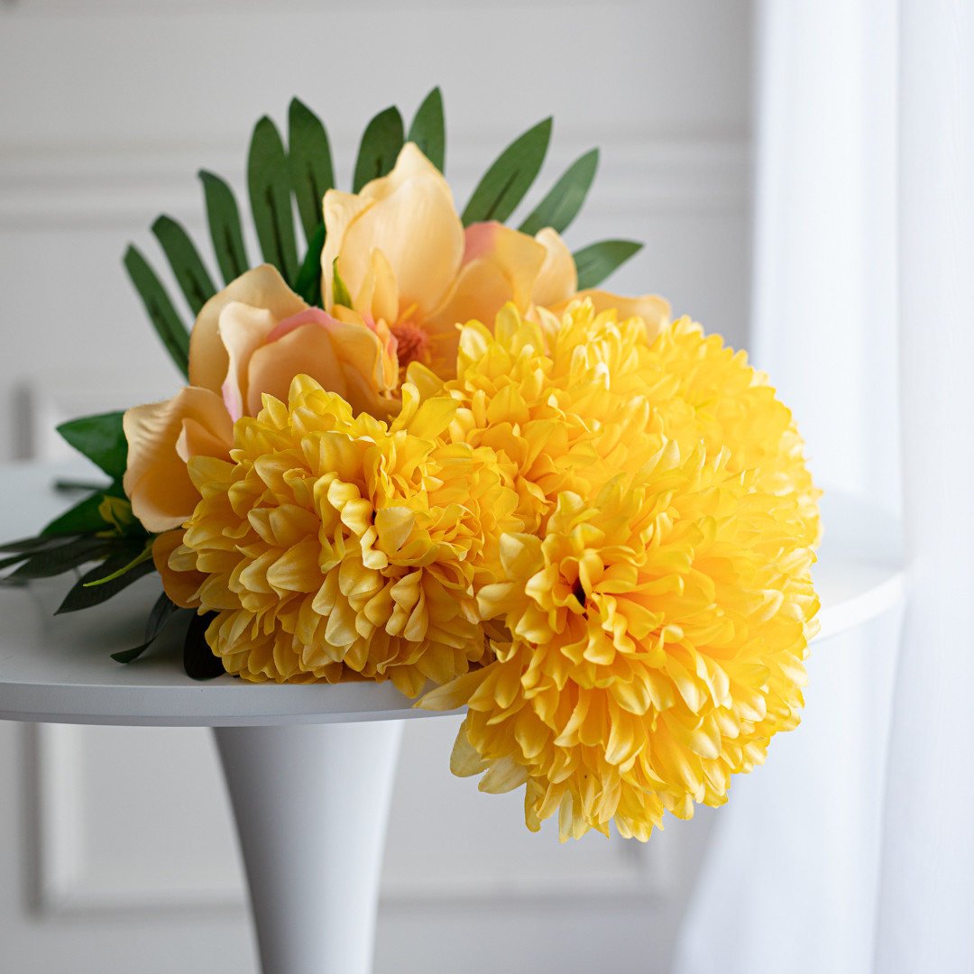 Букет-композиція з хризантем та магнолій жовтий | В-65 см |, фото 1