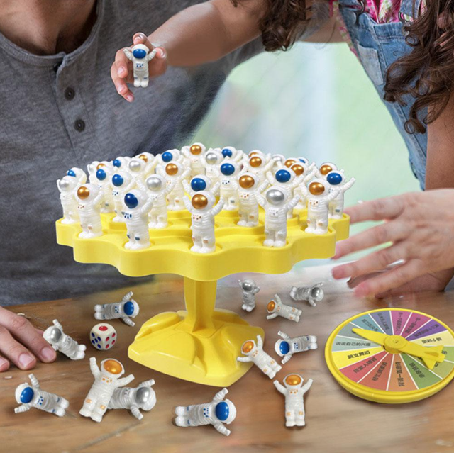 Настільна гра "Космонавт" на баланс із фігурками астронавтів