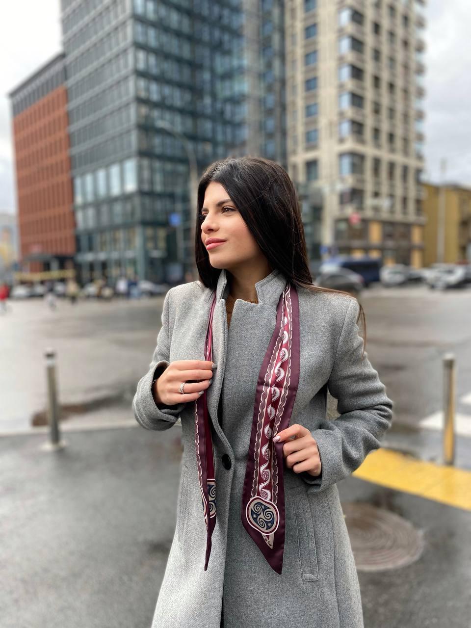 Дизайнерський коричневий твіллі з патріотичним принтом "Трипель" My Scarf, фото 1