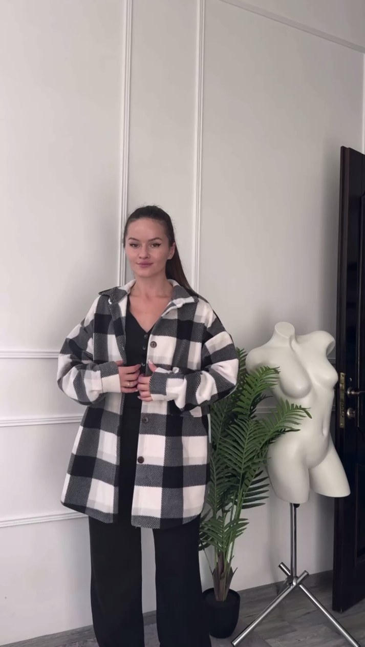 Модна жіноча картата флісова базова тепла подовжена сорочка оверсайз в клітку на гудзиках осіння кофта фліс полар, фото 1