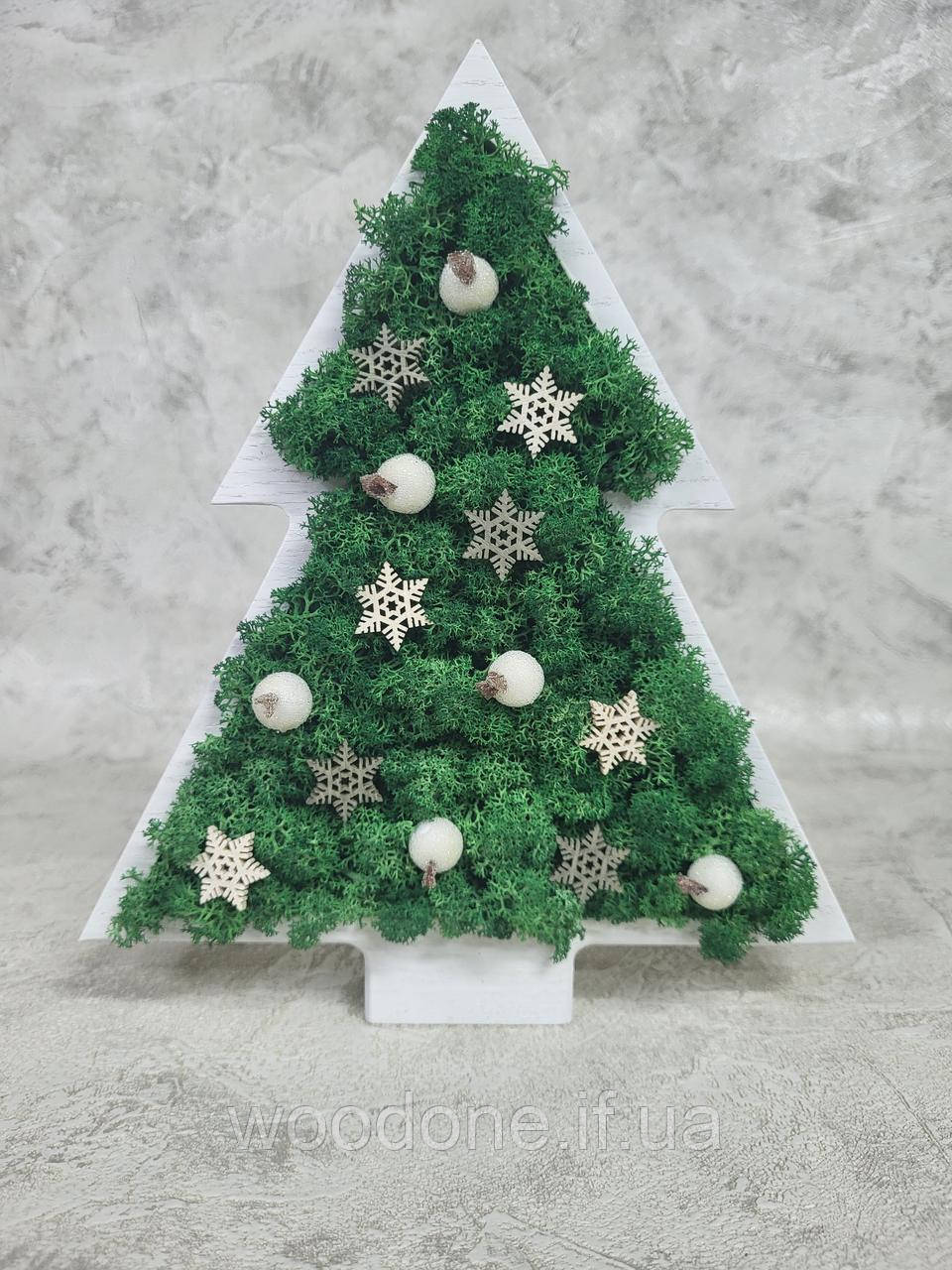 Декоративна ялинка з натурального дерева та стабілізованого моху з прикрасами, фото 1