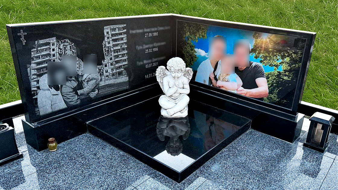 Сімейний пам'ятник з кольоровим фото КП-25