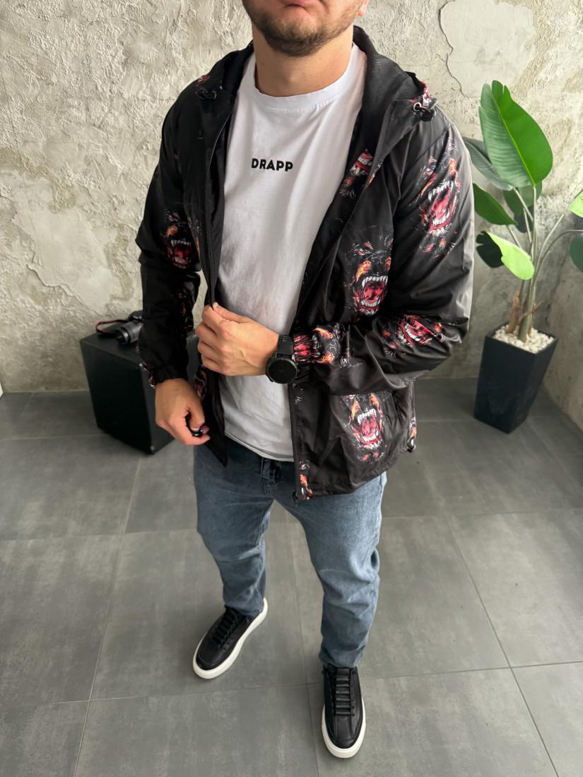 Легка чорна весняна вітрівка з капюшоном