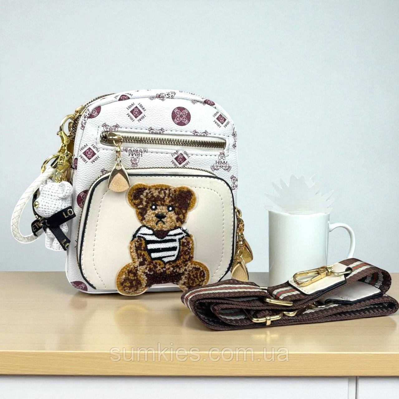Дитяча сумочка з ведмедиком і брелоком, маленька сумка для дівчинки з ведмедем біла, фото 1