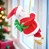 Іграшка новорічна Санта клаус для інтер'єру на мотузці піднімається вгору музикальна на ялинку та балкон, фото 4