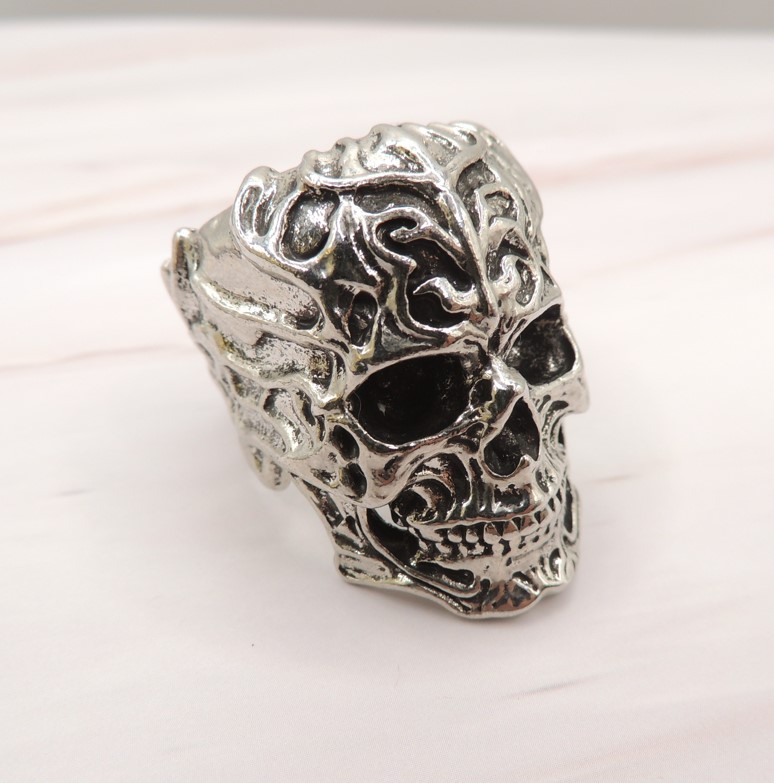 Каблучка срібляста масивна перстень чоловіча ретро череп з давніми візерунками 22 розмір IgnisFlos229, фото 1