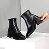 Класичні лаконічні чорні шкіряні ботильйони на середньому підборі, фото 5