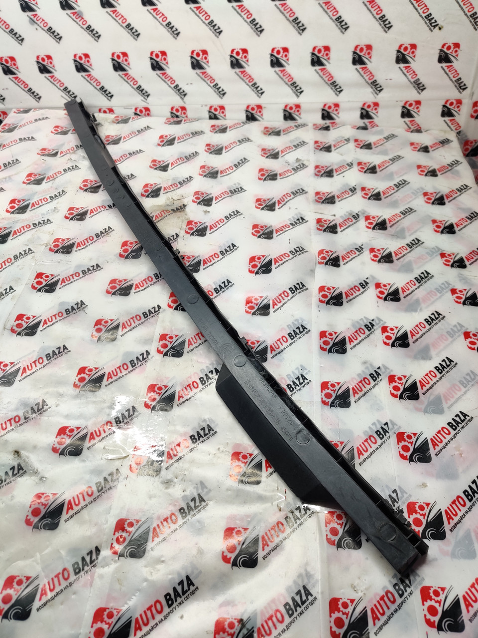 Дощовик склоочисника пластиковий Geely Emgrand EC7 - 1068000066, (з розбірки)