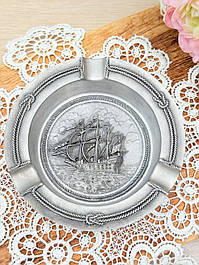 Шкатулки, запальнички, попільнички, настільні приналежності