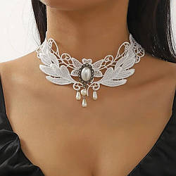 Чокер жіночий готичний богемний кружевний з білим квітковим візерунком та підвіскою бусиною у формі сльози регульований 35-43 см