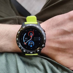 Спортивний смарт-годинник NORTH EDGE Cross Fit 2 з GPS, компасом та зеленим ремінцем.