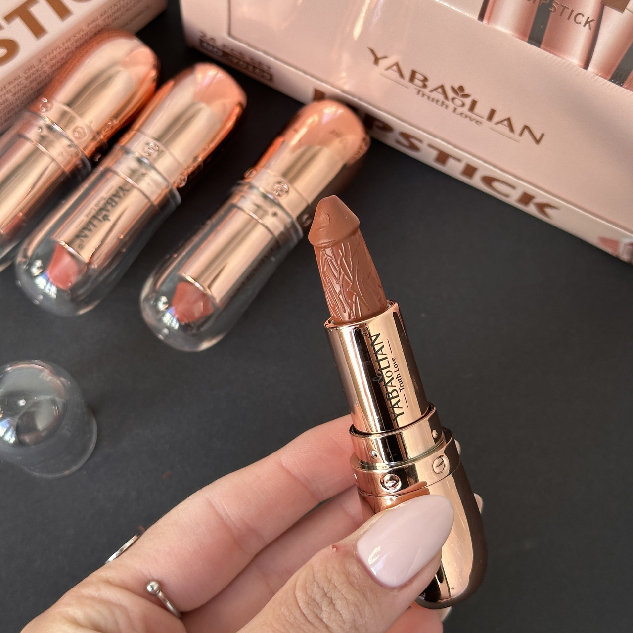 Губна помада зволожуюча у формі Пеніса, відтінок 06, фото 1