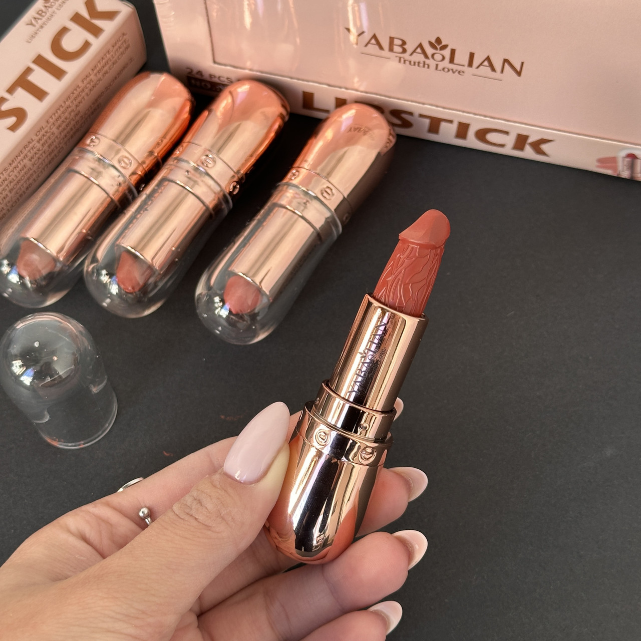 Губна помада зволожуюча у формі Пеніса, відтінок 04, фото 1